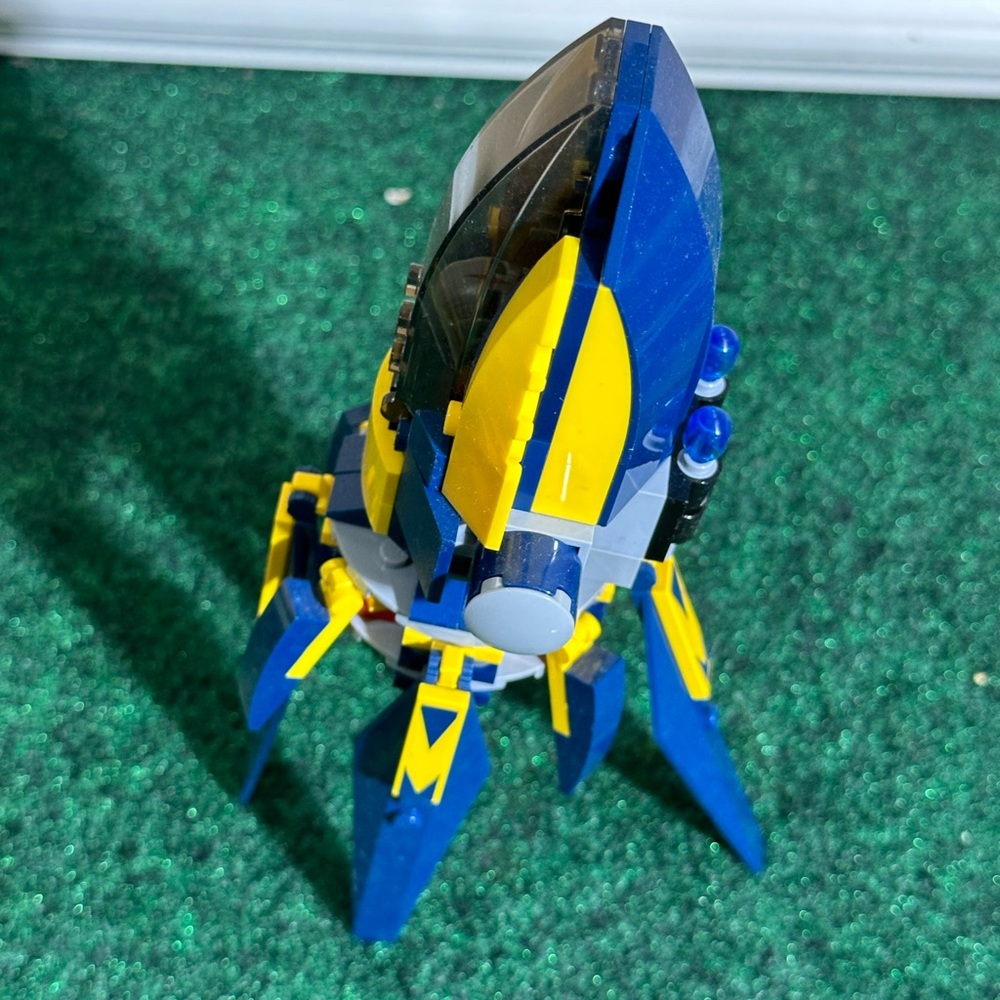 Lego - Picture 2 of 2